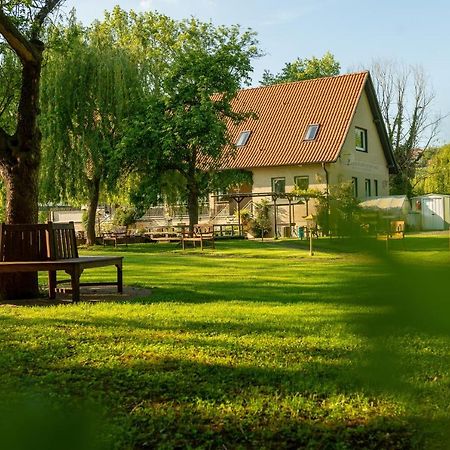Hotel Wasserschloesschen Наумбург Экстерьер фото